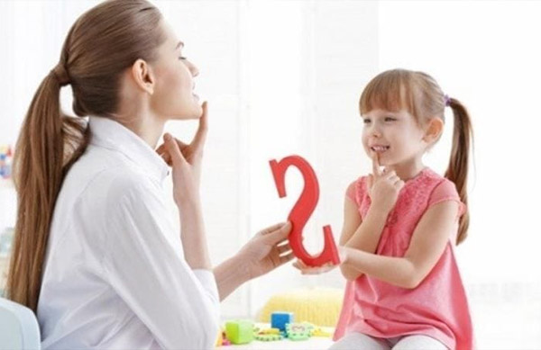 Phát âm chậm, rõ ràng giúp trẻ nhanh biết nói và tiếp thu tốt hơn